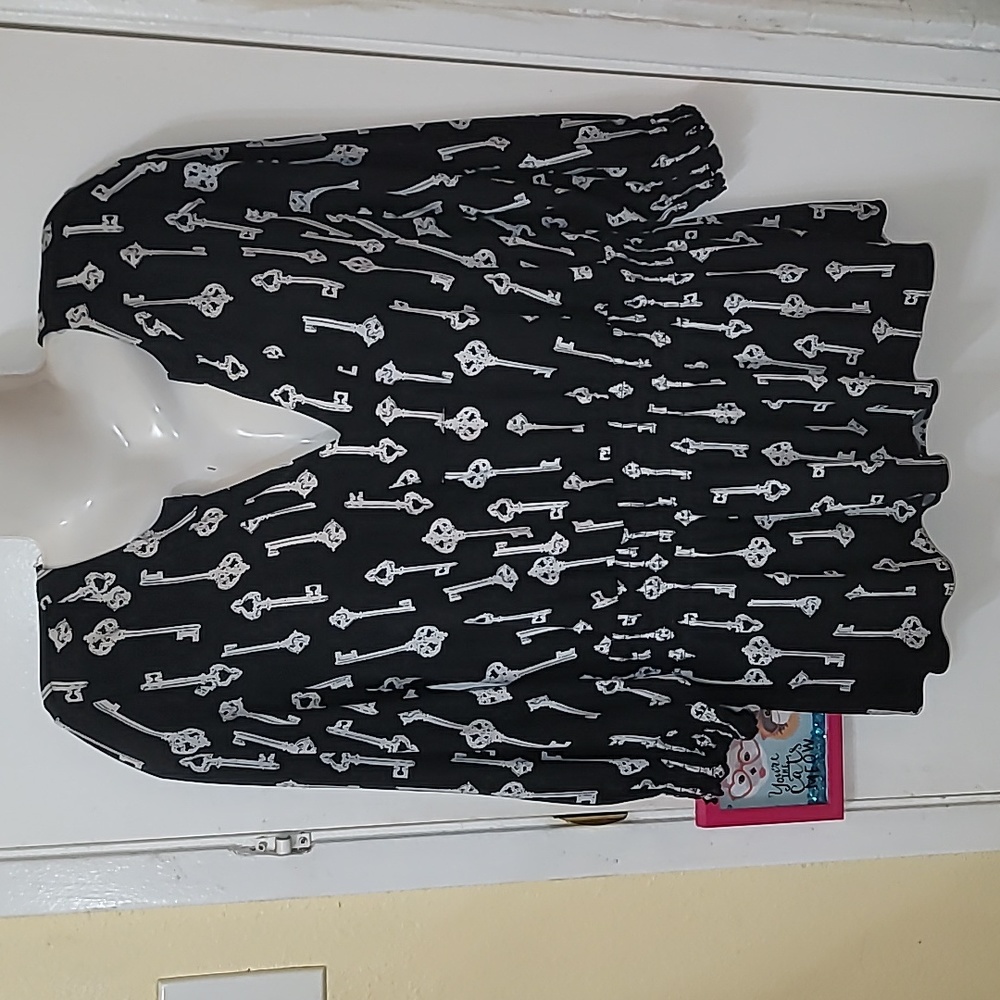 Alfani blouse all over key print keys stretchable cinched waist 3/4 sleeve
